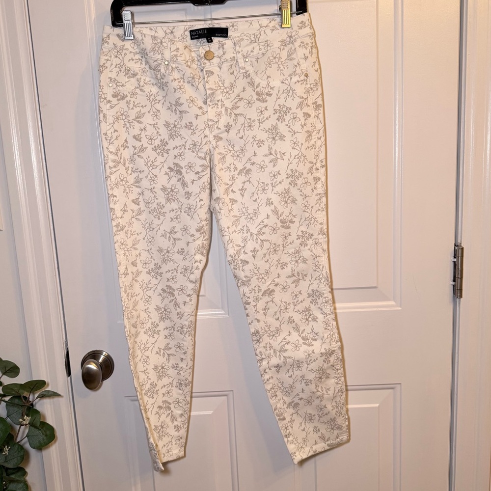 White Floral Cropped Pants - Women - Picture 2 of 9